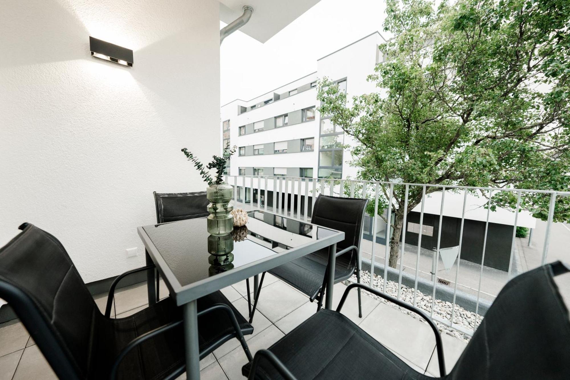 Kocasa-Apartments 01, City-Center Boeblingen, Stellplatz, Balkon, Waipu-Tv エクステリア 写真